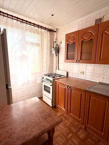 Нижньосироватська вул., 37