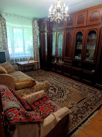 Космонавтів вул., 7а