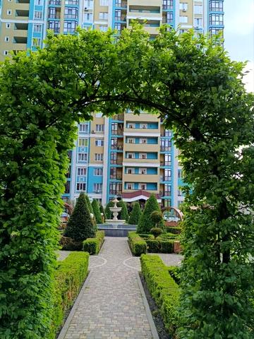 Українська вул., (Будинок 2)