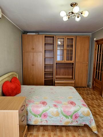 Оболонський просп., 40
