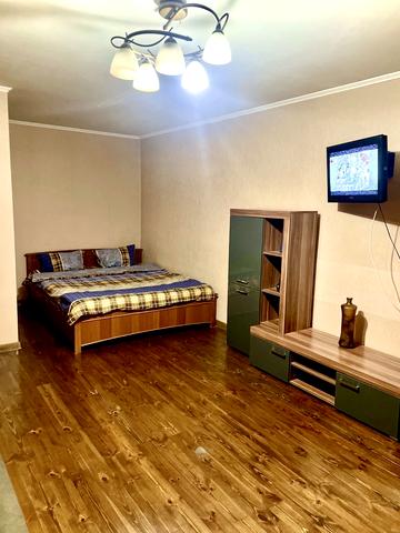 Русанівська набережна вул., 20