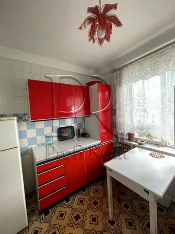 Романа Ратушного вул. (Волгоградська), 33