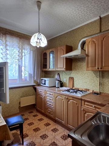 Метробудівників вул., 15