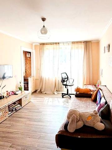 Михайла Грушевського вул., 8