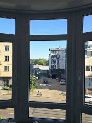 Богдана Хмельницького вул., 76
