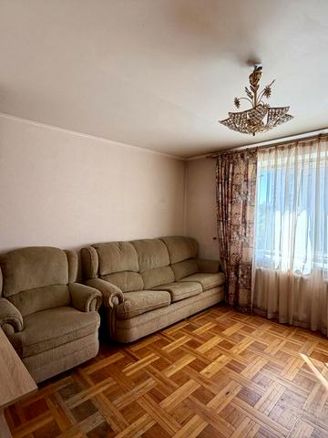 Леся Курбаса просп., 1-Б