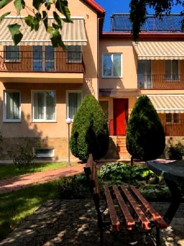Євгена Чикаленка вул., 32