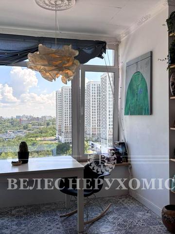 Юнацька вул., 17