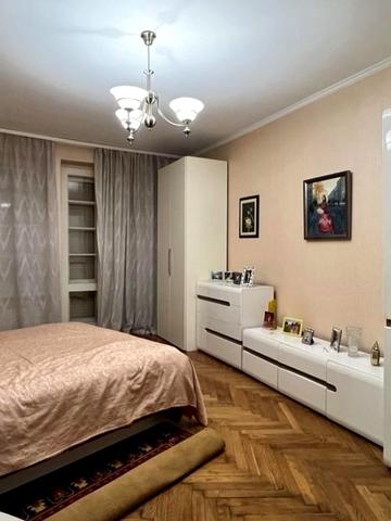 Київська вул., 23