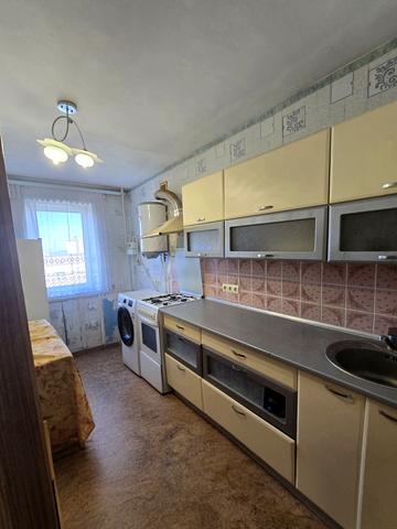 Будівельників, 12