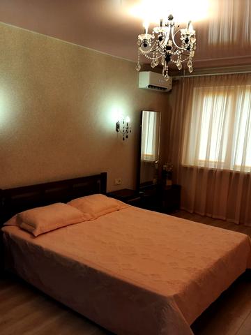 Євгена Танцюри вул. (Генерала Петрова), 76