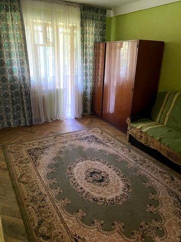 Академіка Корольова вул., 3