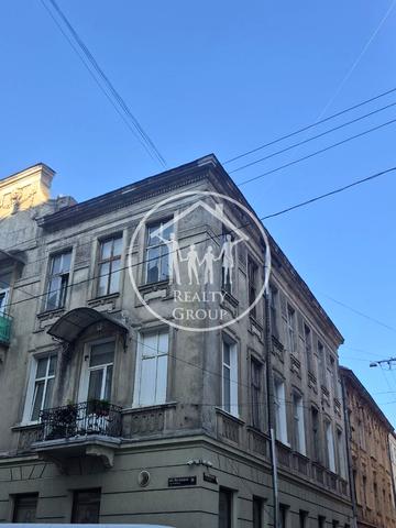 Театральна вул., 26