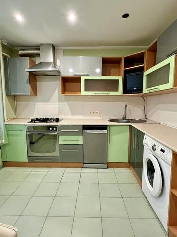 Олександра Бідного вул., 3а