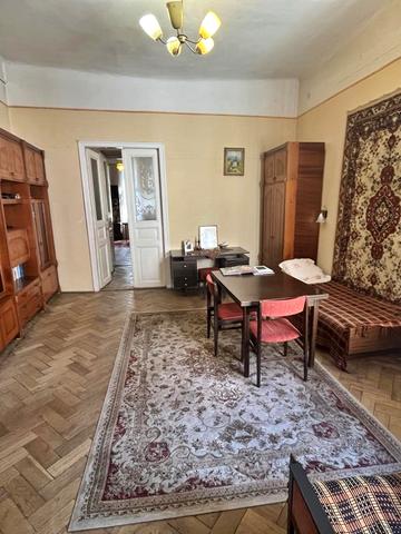 Пекарська вул., 25