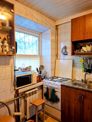 Лабораторна вул., 28