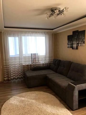 Полонської-Василенко вул. (Желваківського), 63