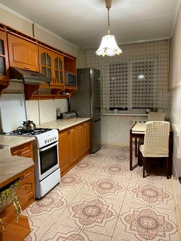 Коломийська вул., 8