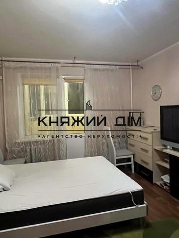 Урлівська вул., 38