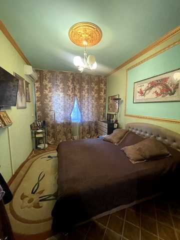 Університетський просп. (Гагаріна), 27