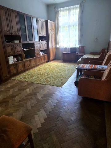 Євгена Коновальця вул. (), 37