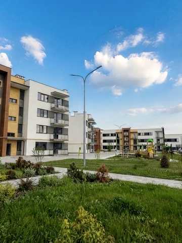 4-й Леоніда Каденюка пров. (4-й Комарова), (Будинок)