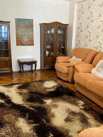Богдана Хмельницького вул., 39
