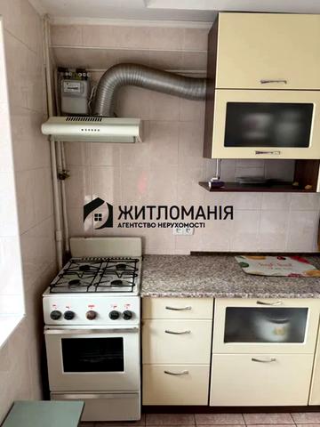 Академіка Булаховського вул., 32