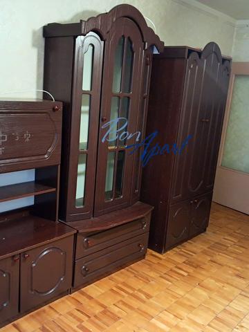 В'ячеслава Чорновола вул., 8