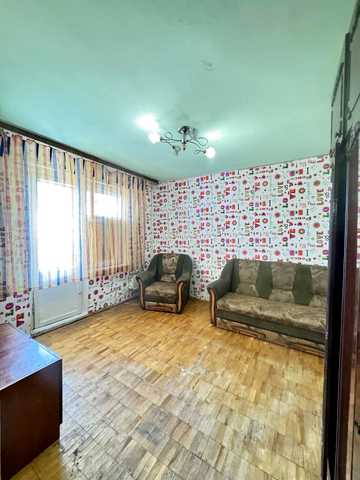 Бережанська вул., 10