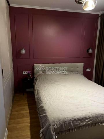 Ньютона вул., 102