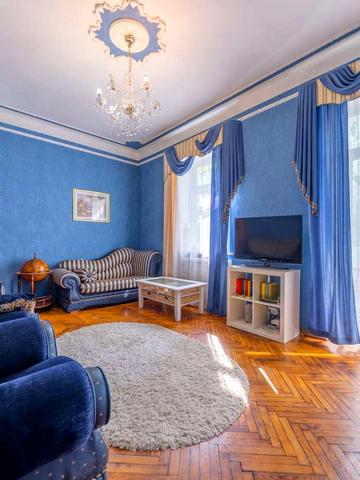 Леся Курбаса вул., 7