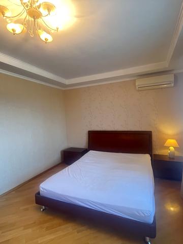 Дарницький бульв., 8