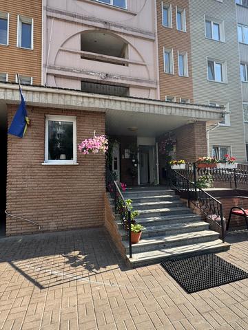 Миколи Лаврухіна вул., 10