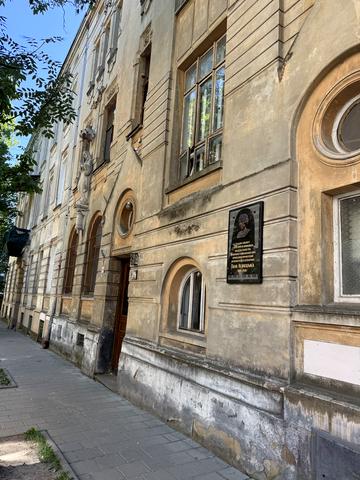 Сергія Єфремова вул., 49