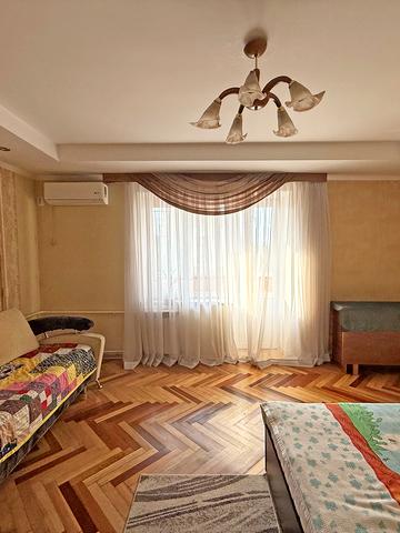 Кирилівська вул. (Фрунзе), 111
