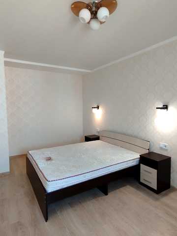 Перлинна вул., 8
