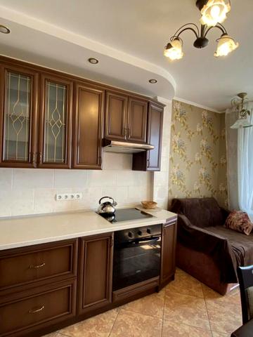 Івана Крамського вул., 9