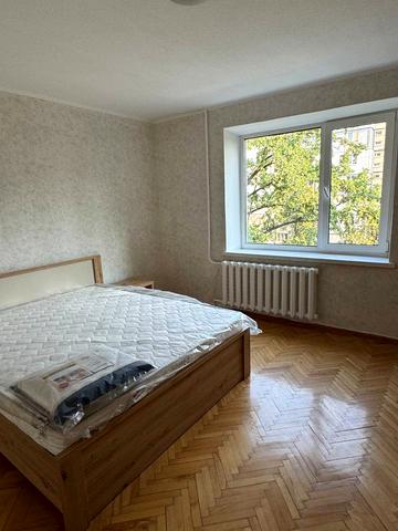 Святошинська вул., 6