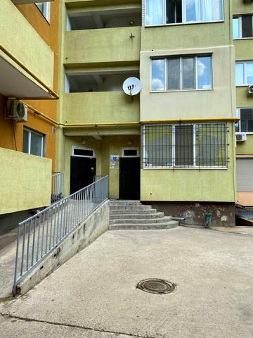 Академіка Сахарова вул., 36
