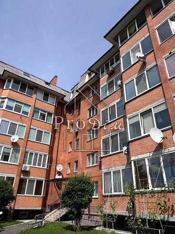 Героїв Майдану вул., 16
