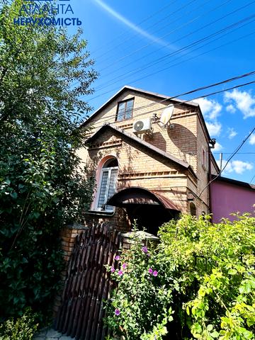 Митрополита Андрея Шептицького вул., 33
