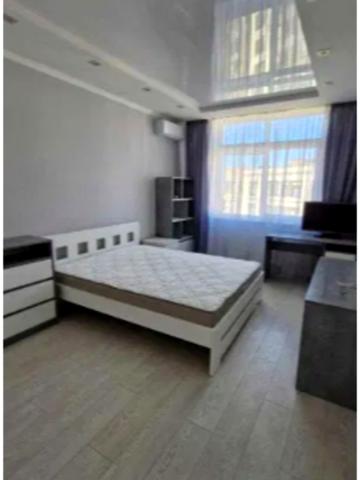 Практична вул., 8