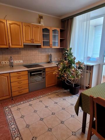Єреванська вул., 30