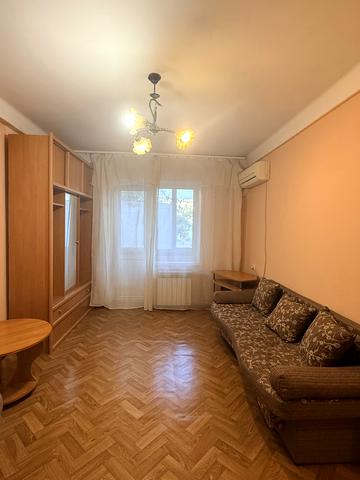 Богатирська вул., 8