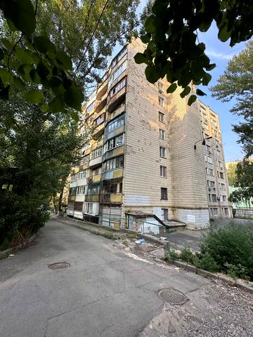 Златопільська вул., 3