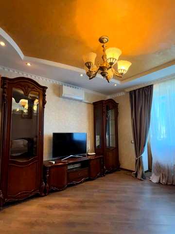 Євгена Патона вул., 4/2