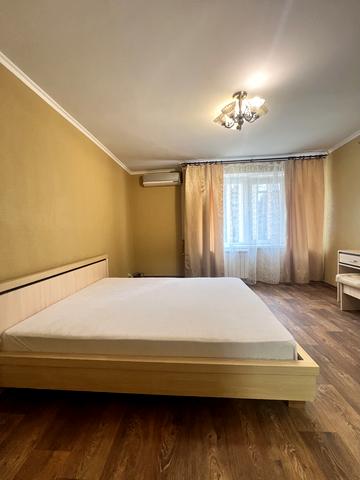 Антоновича вул. (Горького), 90-92