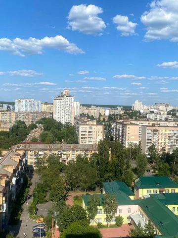 Севастопольська вул., 17