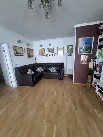 Лєскова вул., 6